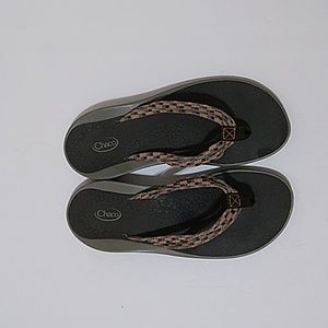 Reposh Chaco Women's Black and Tan Sandals